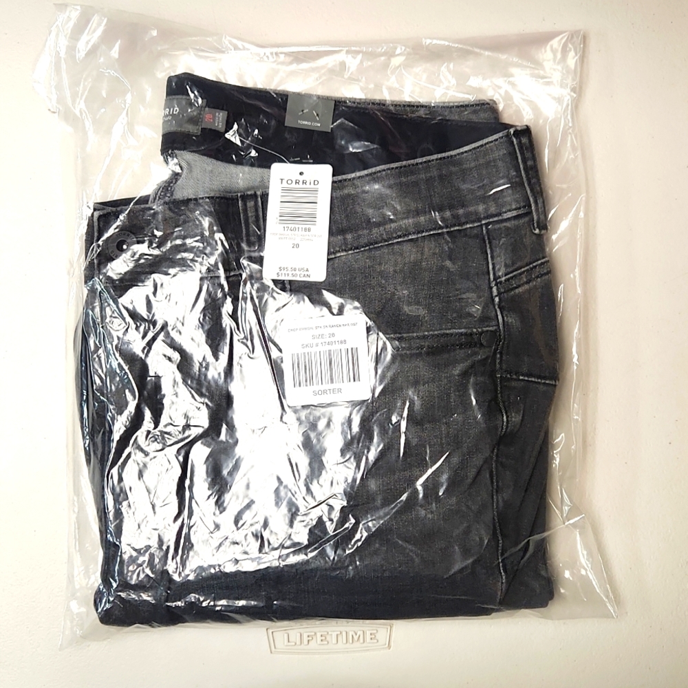 ❤NWT VINTAGE TORRID DENIM JEAN BOMBSHELL SUPER SOFT SLIM FIT DISTRESSED SIZE 20 - Picture 3 of 10